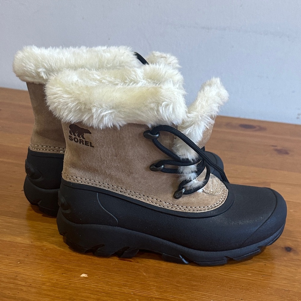 Sorel Women's Tan and Black Ankle Boots - Picture 16 of 16